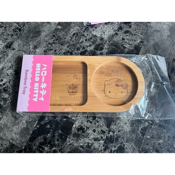 Amazon.com: Silver Buffalo Sanrio Hello Kitty and Friends  Set of 2 Sanrio Hello Kitty Graphic Print Bamboo Party Serving Tray